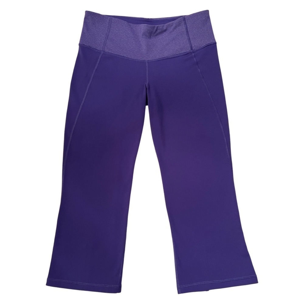 Lululemon cropped split back legging size 8 color purple